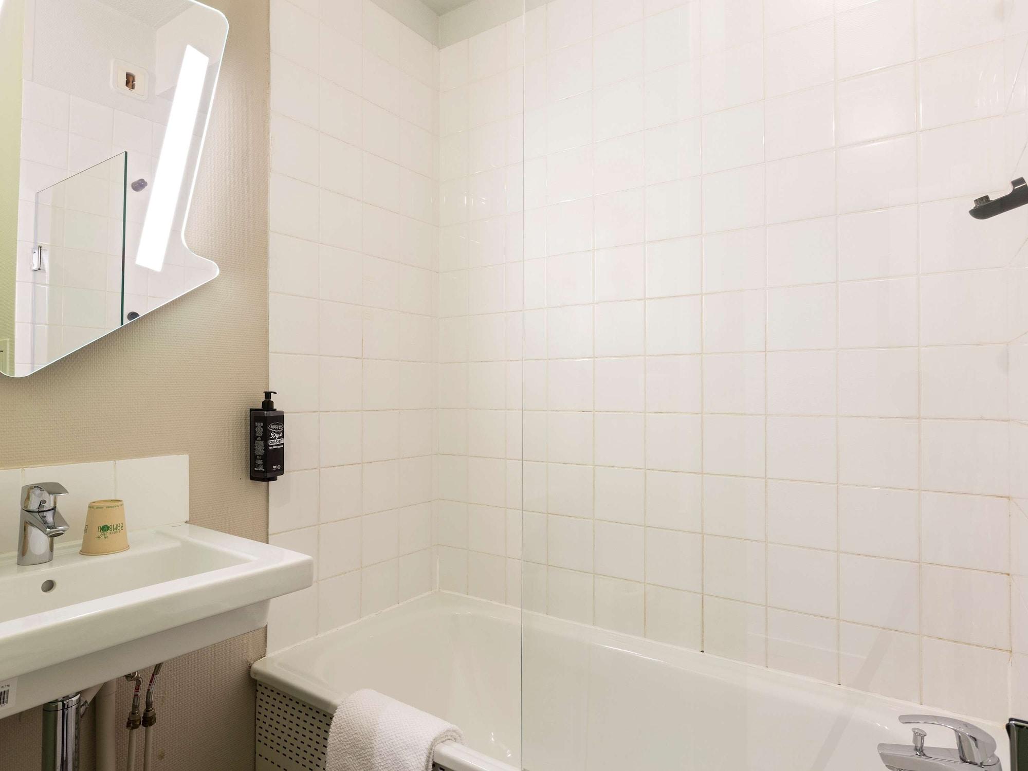 Ibis Budget Bourgoin Jallieu Centre מראה חיצוני תמונה