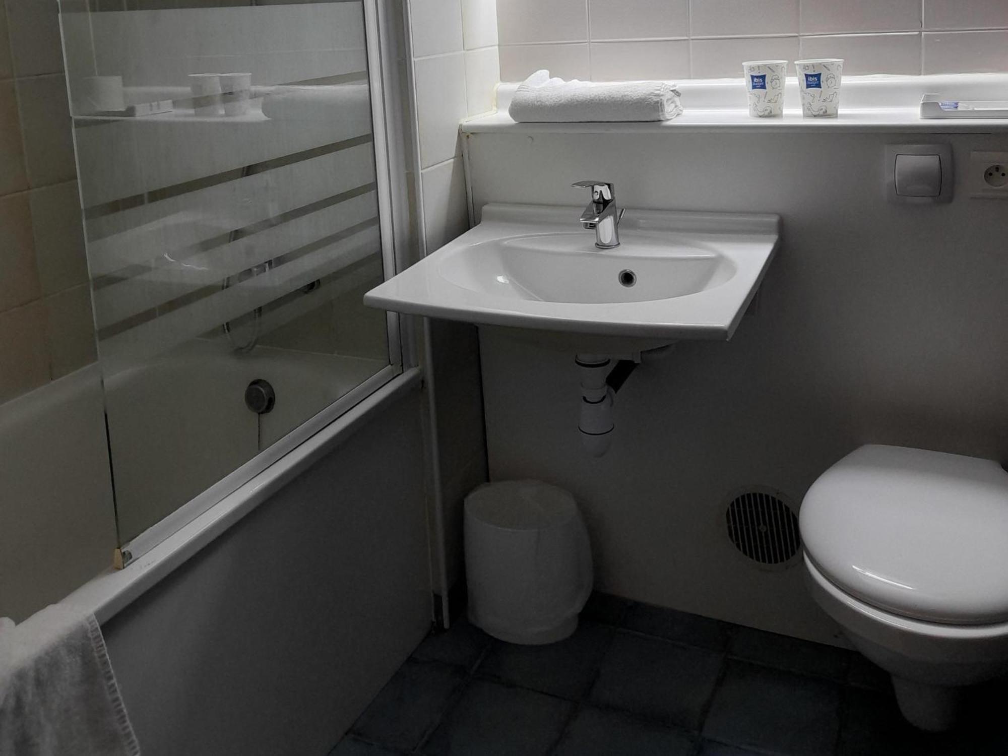 Ibis Budget Bourgoin Jallieu Centre מראה חיצוני תמונה