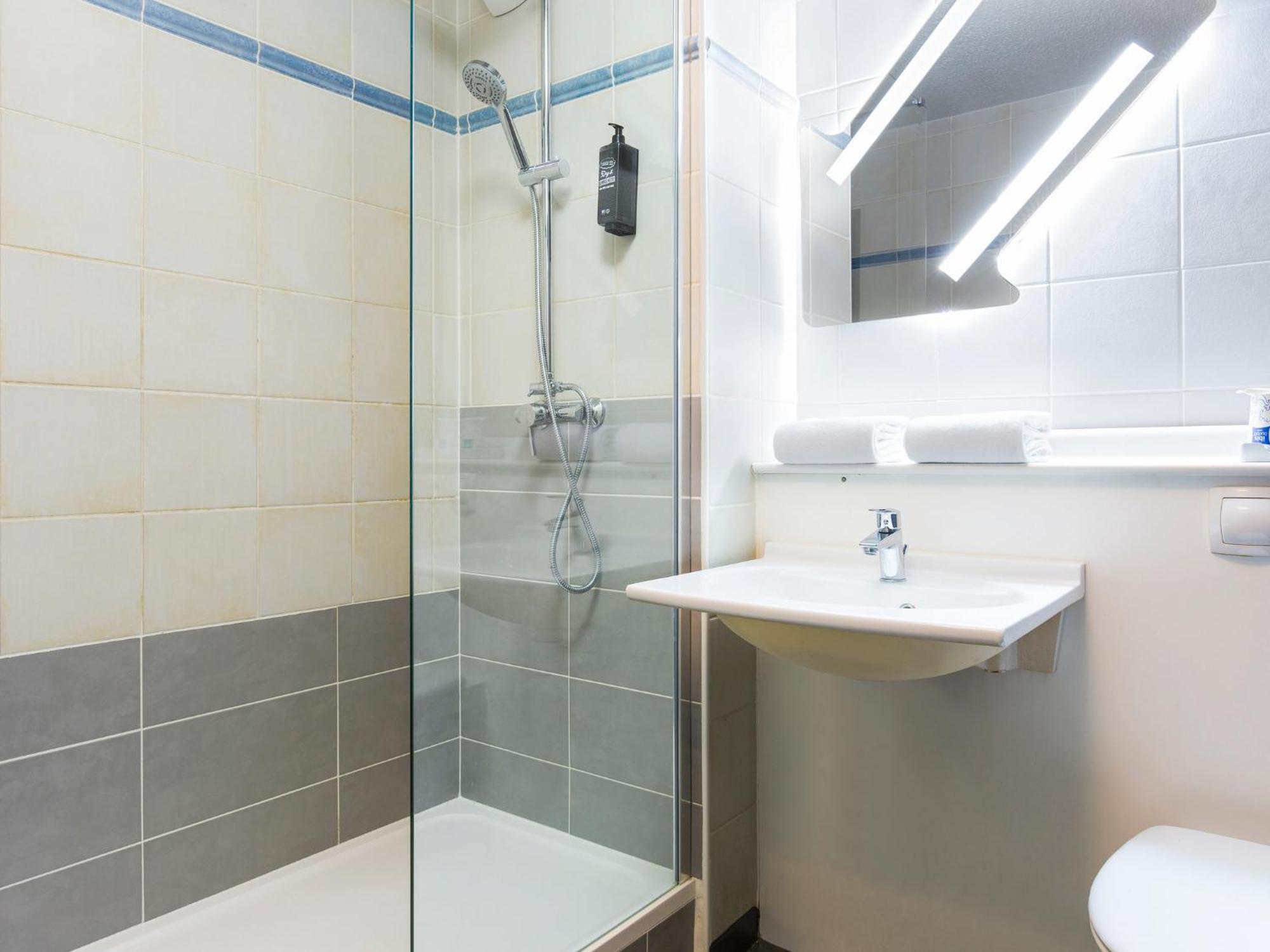 Ibis Budget Bourgoin Jallieu Centre מראה חיצוני תמונה