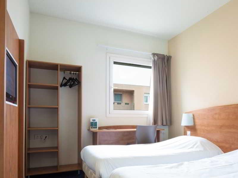 Ibis Budget Bourgoin Jallieu Centre מראה חיצוני תמונה